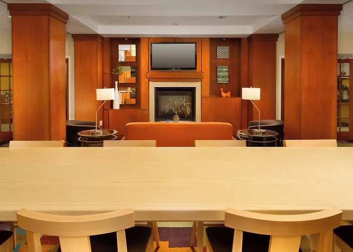 Fairfield Inn & Suites By Marriott Marshall