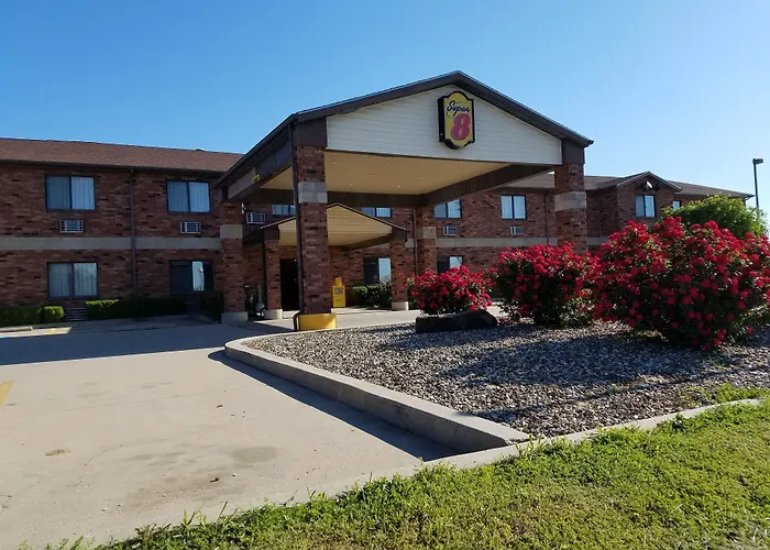 Super 8 By Wyndham Independence Ks Hotel