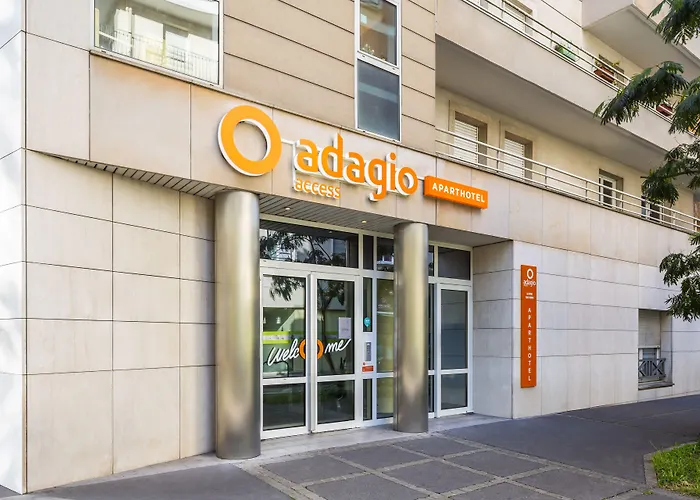 Aparthotel Adagio Access La Défense - Place Charras Courbevoie