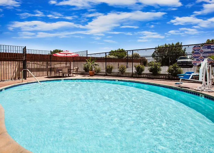 Days Inn & Suites By Wyndham Antioch