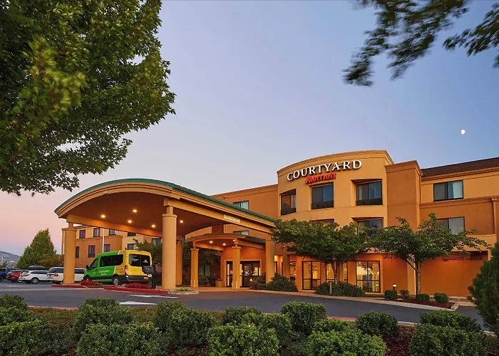 Courtyard Medford Airport Hotel