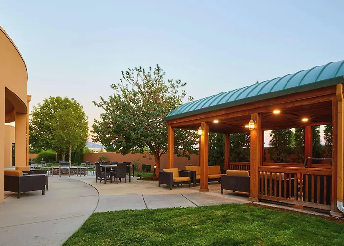 Courtyard Medford Airport Hotel