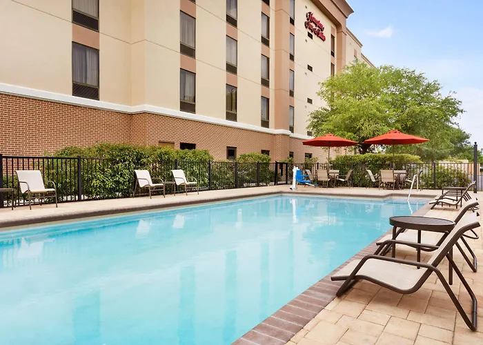 Hampton Inn & Suites Largo