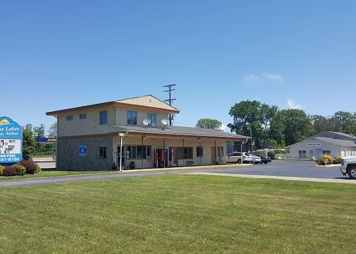 Great Lakes Inn & Suites