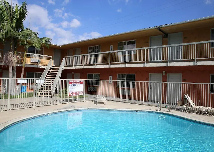 Chateau Inn & Suites