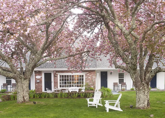 Chatham Seafarer Inn