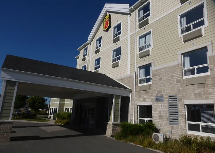 Super 8 By Wyndham Peterborough Hotel