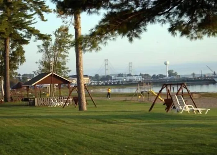 Waterfront Inn Mackinaw City