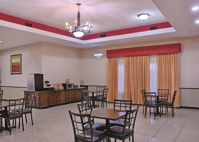 La Quinta By Wyndham Alice Hotel
