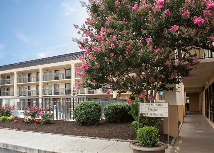 Quality Inn Merchants Drive Knoxville