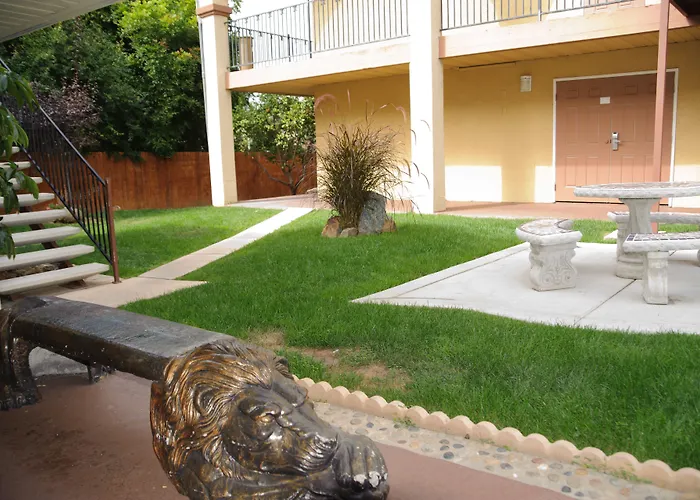 Escondido Hotels