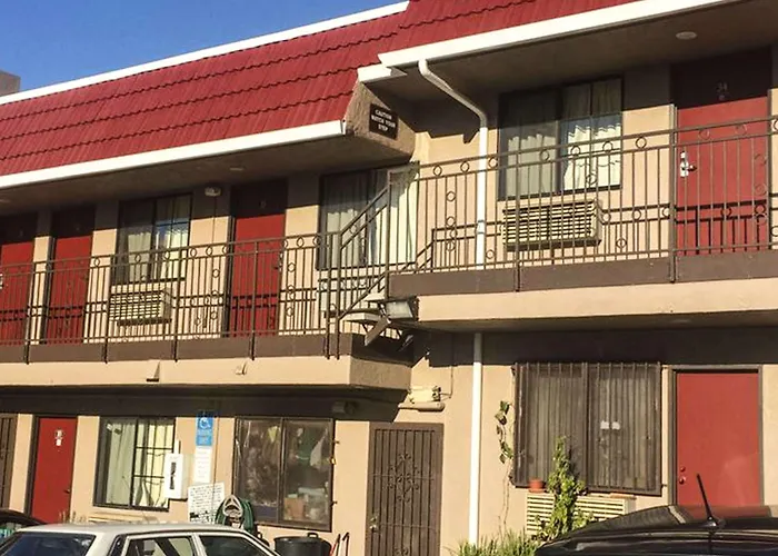 Crown Lodge Motel