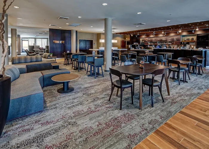 Courtyard By Marriott Troy Hotel