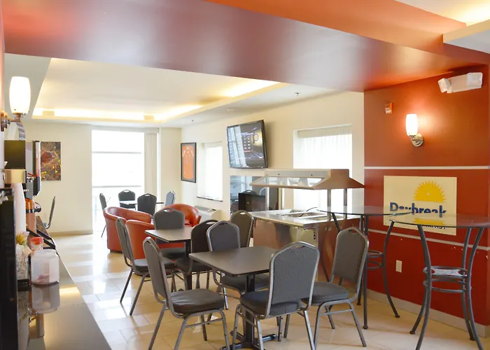 Days Inn & Suites By Wyndham Milwaukee