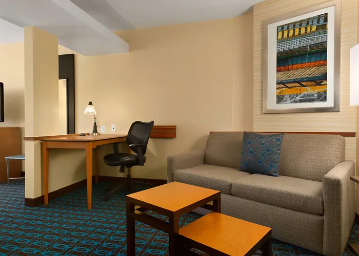 Weirton Hotels