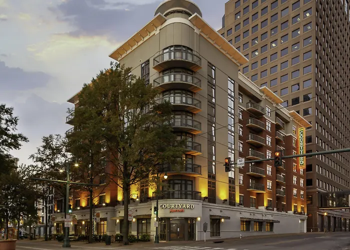 Courtyard Memphis Downtown Hotel