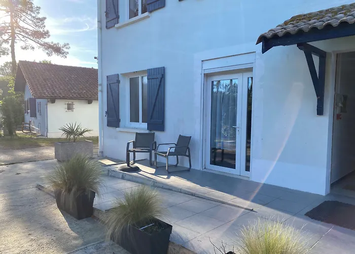 Logis Hôtel Emeraude des Bois Mimizan-Plage