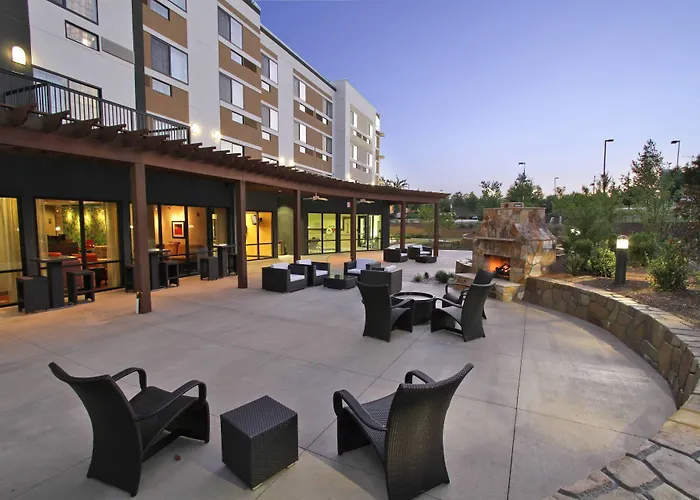 Courtyard By Marriott Raleigh North Hotel