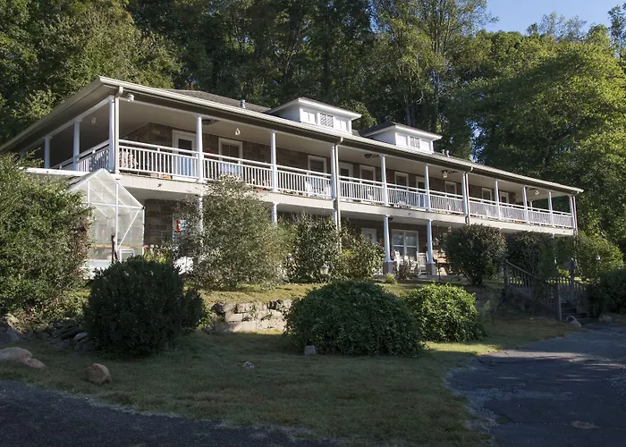 Calhoun House Inn & Suites