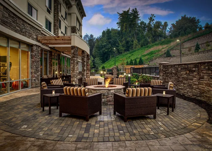 Courtyard By Marriott Boone Hotel