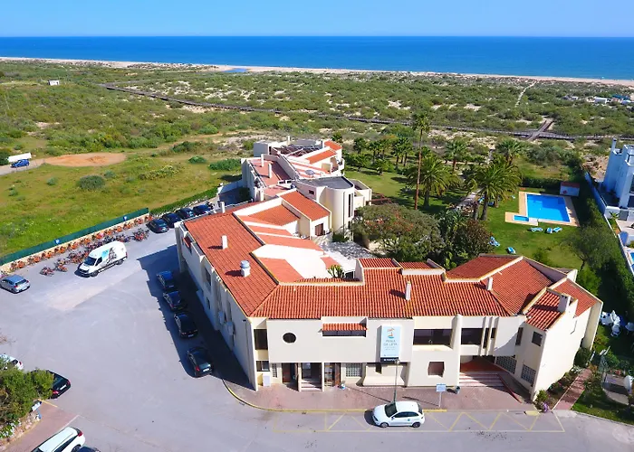 Praia Da Lota Resort - Beachfront Hotel Manta Rota