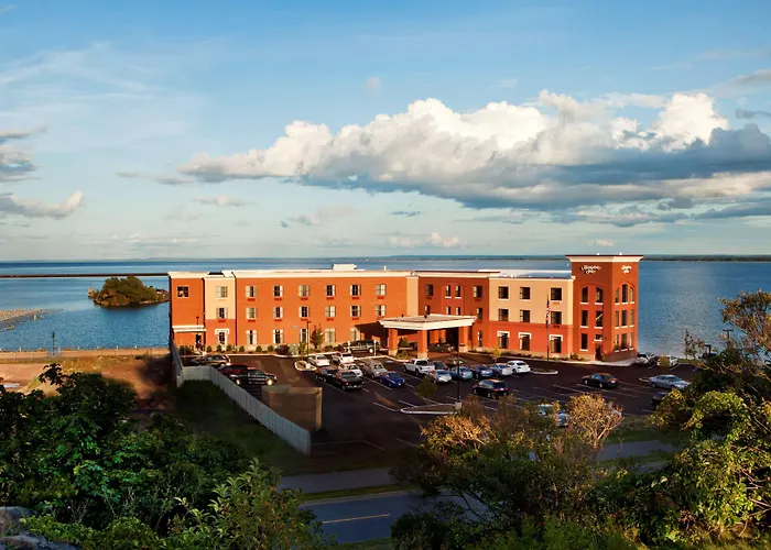 Hampton Inn Marquette-Waterfront