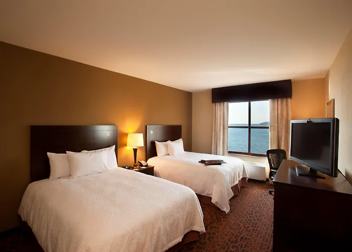 Hampton Inn Marquette-Waterfront