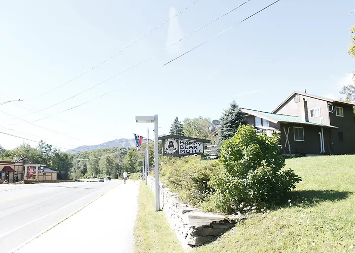 Happy Bear Motel