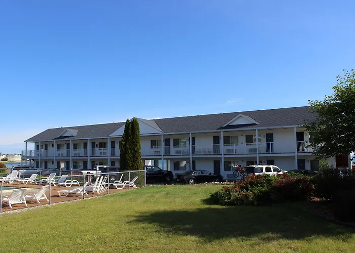 Sunrise Beach Motel Mackinaw City