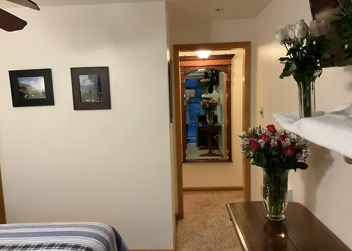 The Woods Hotel - Gay Lgbtq Cabins Guerneville