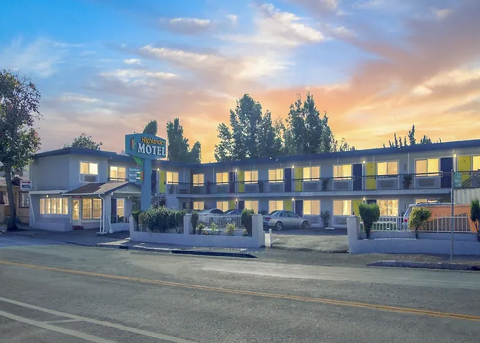 Highlander Motel