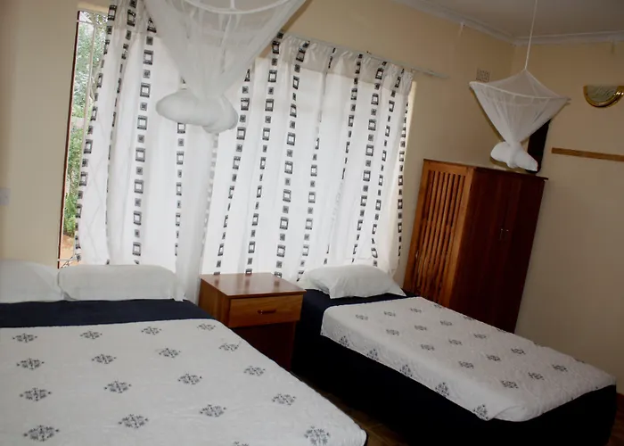 Wild Trekkers Lodge Victoria Falls