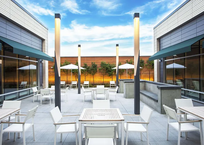 Element Boston Seaport District