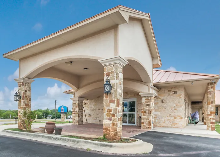Motel 6 Floresville