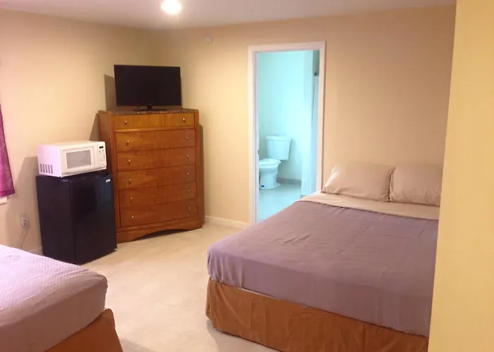 Misquamicut Beach Front Inn