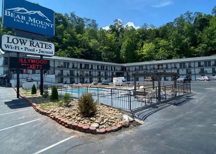 Bear Mount Inn & Suites Pigeon Forge