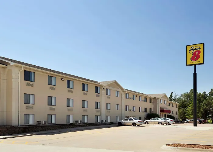 Super 8 By Wyndham Lincoln North