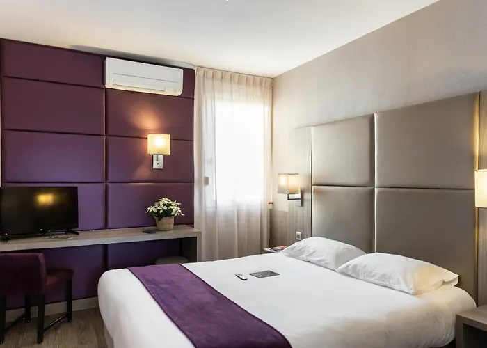 Hotel Le Trèfle à Portet-sur-Garonne