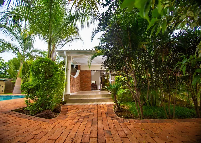 Dzimbahwe Guest Lodge Victoria Falls