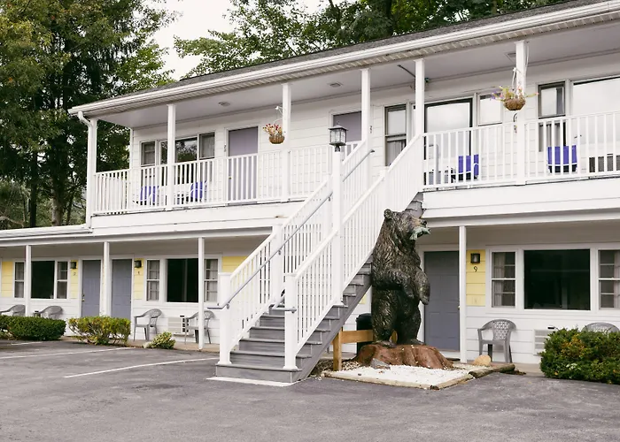 Admiral Motel