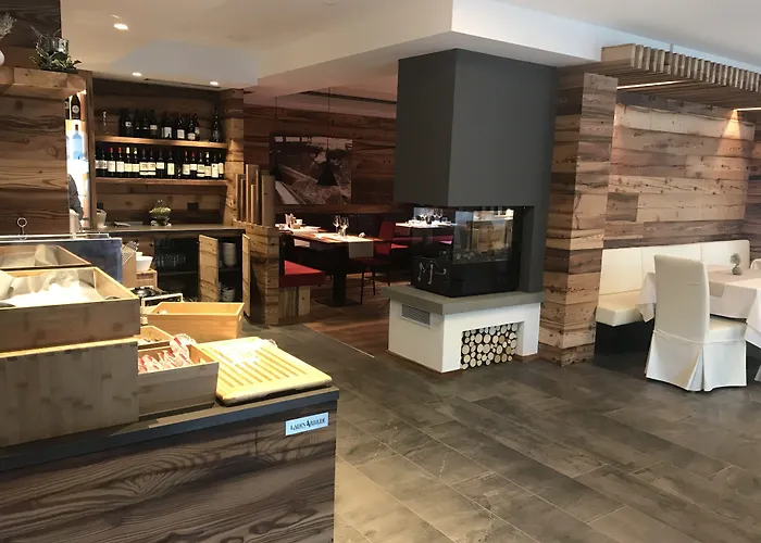 Dolomeet Boutique Hotel Pinzolo
