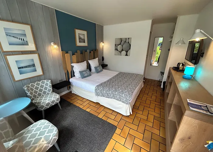 Hôtel Monet La Rivière-Saint-Sauveur