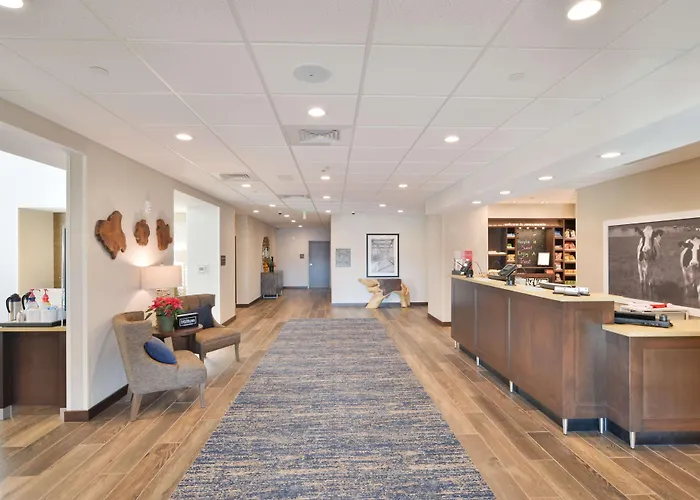 Hampton Inn & Suites Menomonie-Uw Stout