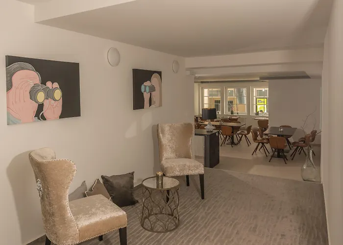 Boutique-Hotel Kronenstuben - unschlagbare Zentrumsnähe direkt am Marstall&Marktplatz - Schloss in 3 Min - Frühstück - Langzeitmiete Ludwigsburg
