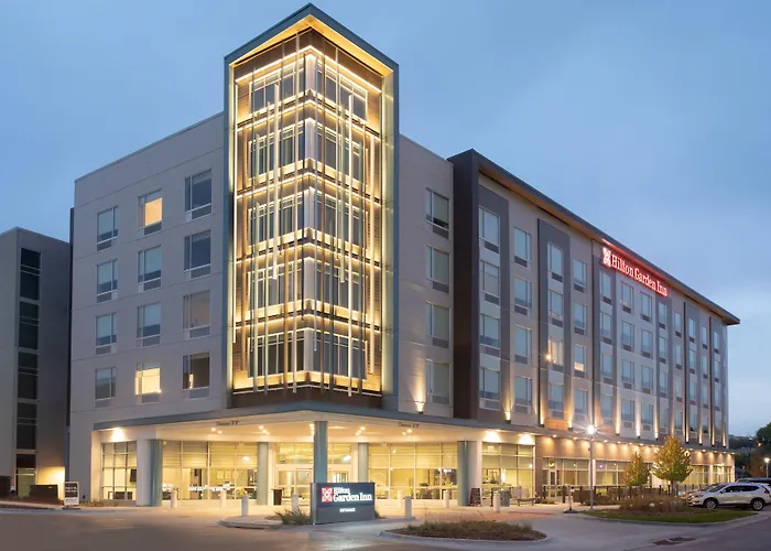 Hilton Garden Inn Omaha Aksarben Village
