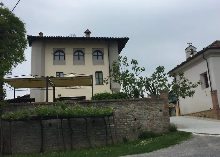 Bed and Breakfast Cascina Baresane Alba 