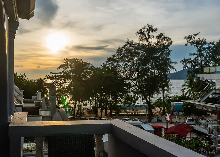 Big Boys' Bed & Burger - Patong Beach