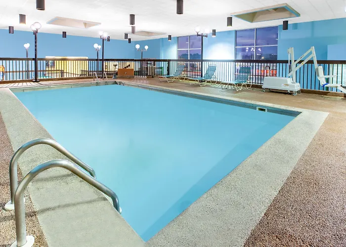 Days Inn & Suites By Wyndham Grand Rapids Near Downtown