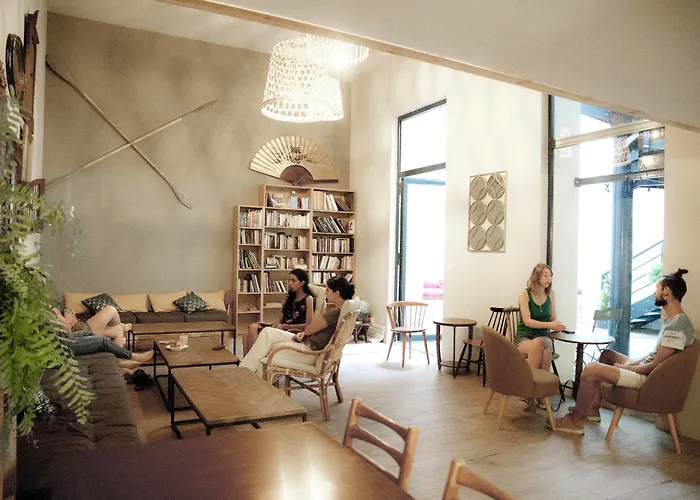 Georges Hostel&Café