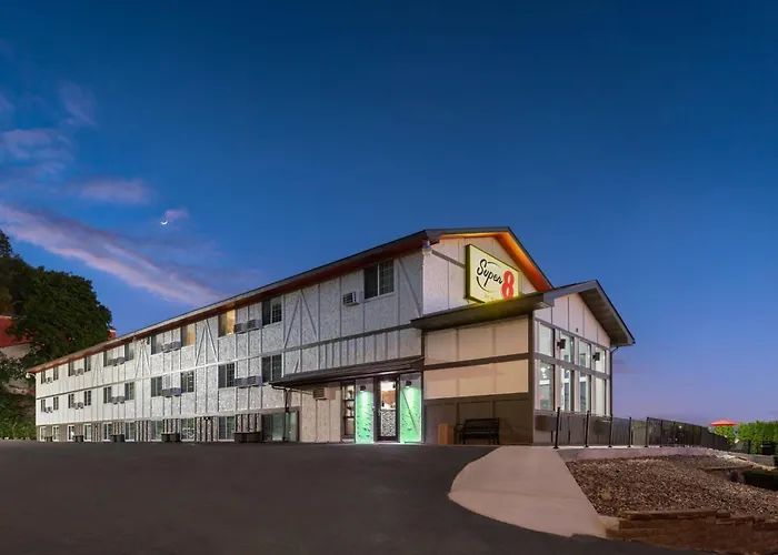 Super 8 By Wyndham Winona Mn Motel
